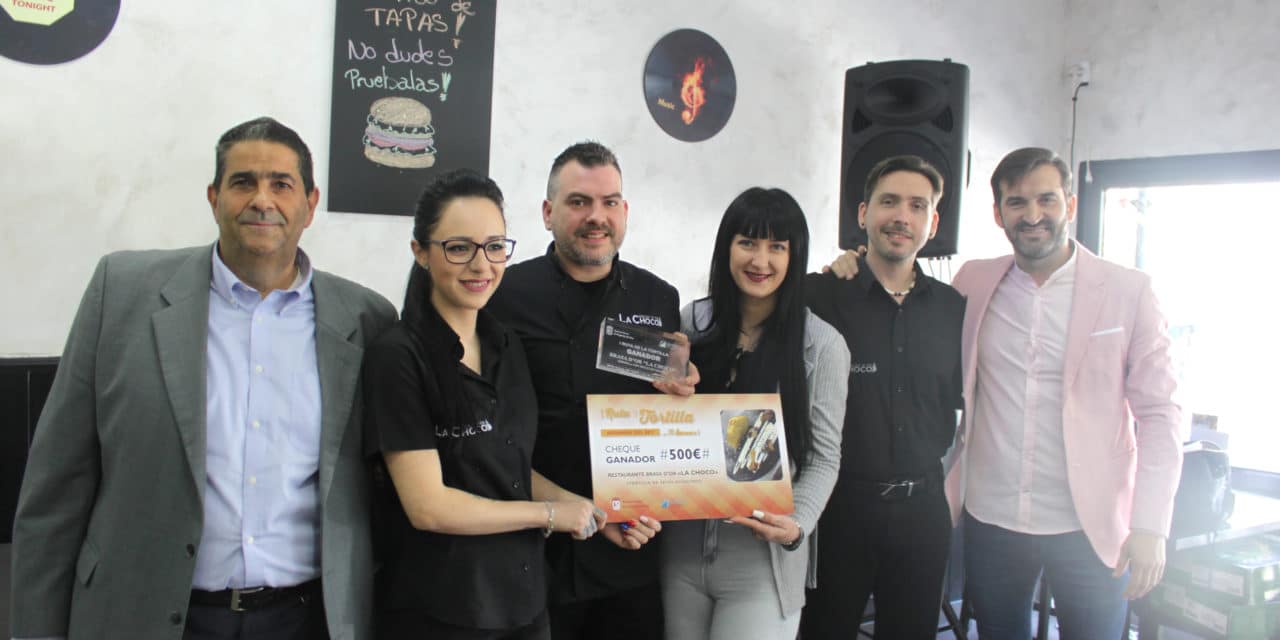 Arganda entrega un premio al Restaurante Brasa D’Or La Choco, autor de la tortilla más valorada por los consumidores