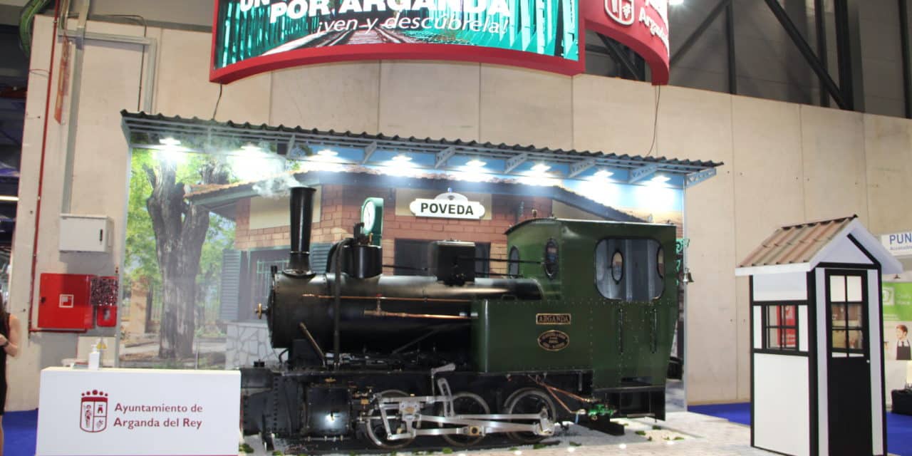 Una locomotora de vapor ‘recorre’ el estand de Arganda del Rey en FITUR