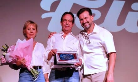 El hostelero Félix Carrilero fue ‘sorprendido por un homenaje’ a su trayectoria mientras ensayaba el pregón de las próximas Fiestas Patronales de Arganda